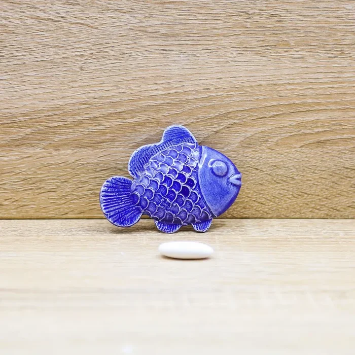 Applicazione Pesce Blu o Celeste Porcellana di Capodimonte In saldo