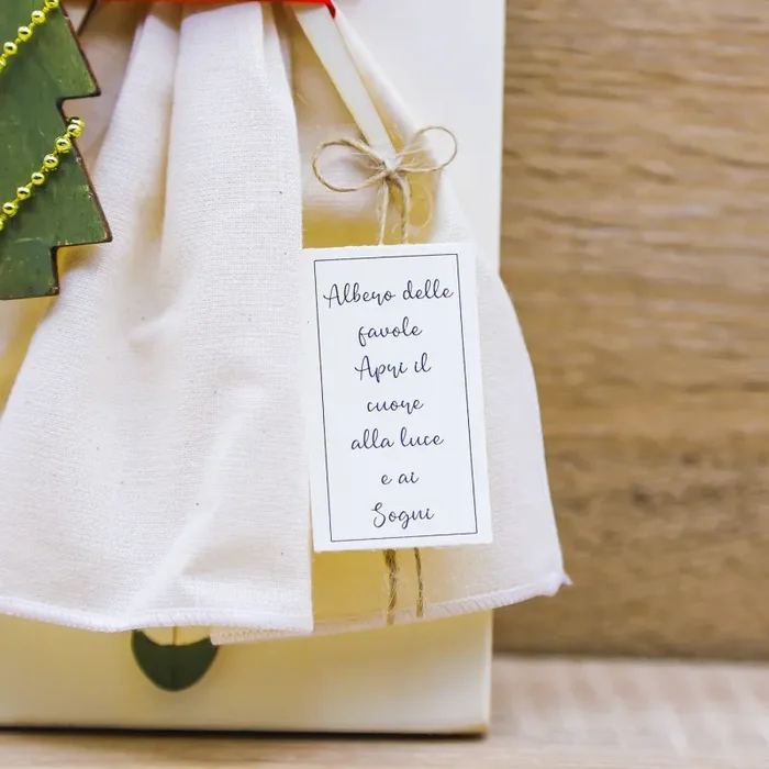 Bimba/Angelo delle Feste con Albero di Natale Beccalli - immagine 3