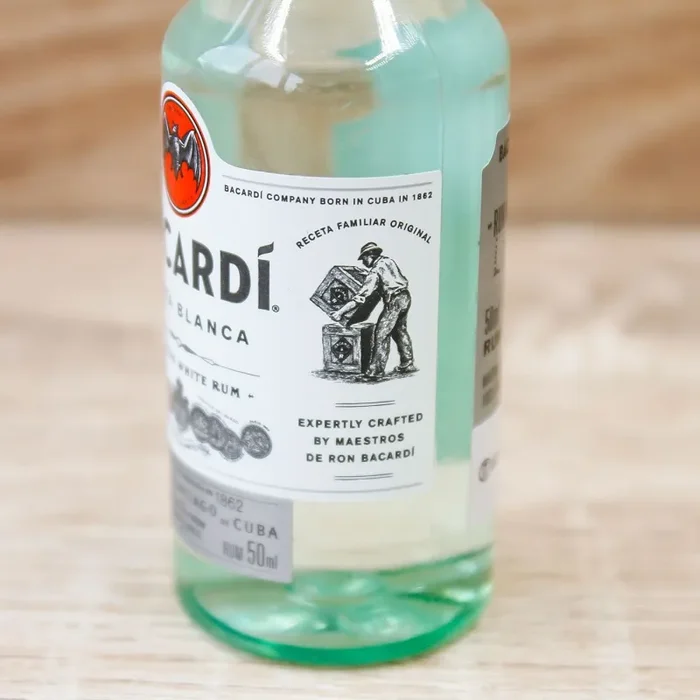 Bottiglia Mignon Rum Bacardi - immagine 3