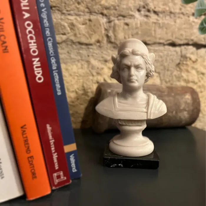 Busto di Cristoforo Colombo in marmo – Un Omaggio al Grande Esploratore - immagine 2