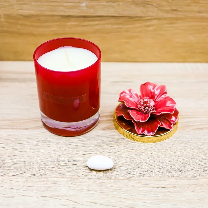 Candela Profumata con Fiore Rosso Pienne Design - immagine 2