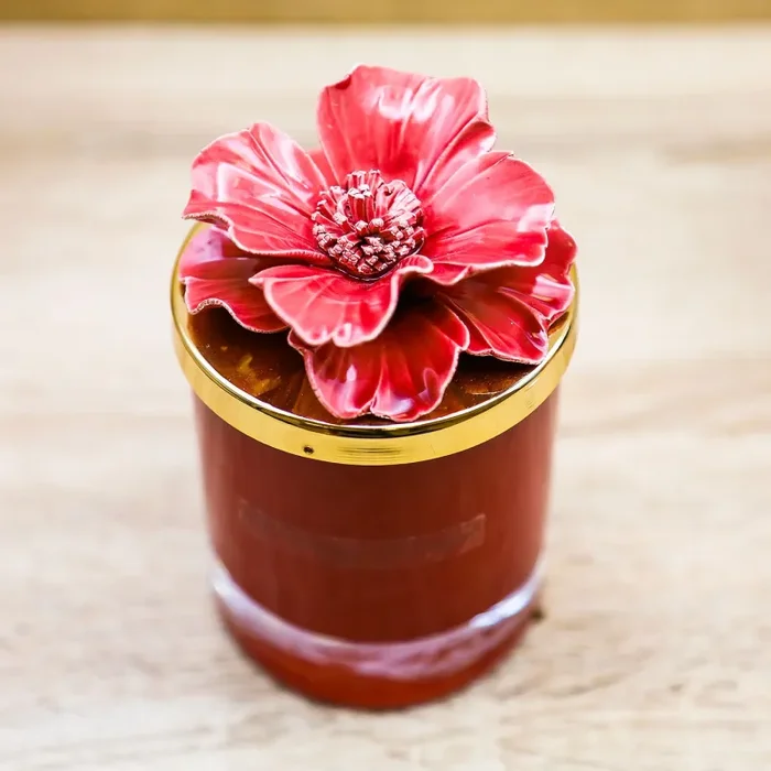Candela Profumata con Fiore Rosso Pienne Design - immagine 3