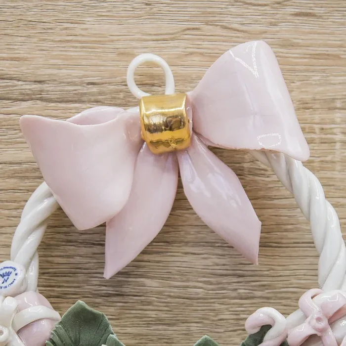 Ghirlanda Grande con Stelle di Natale Rosa Porcellana di Capodimonte Online - immagine 3