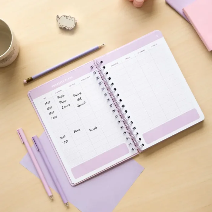 Grupo Erik: Diario Scuola 2024 2025 Pusheen, Agenda settimanale A5 12 mesi, 14,8×21 cm, Diario Pusheen 2024 2025, Agenda Pusheen 2024 2025, Cancelleria Kawaii - immagine 2