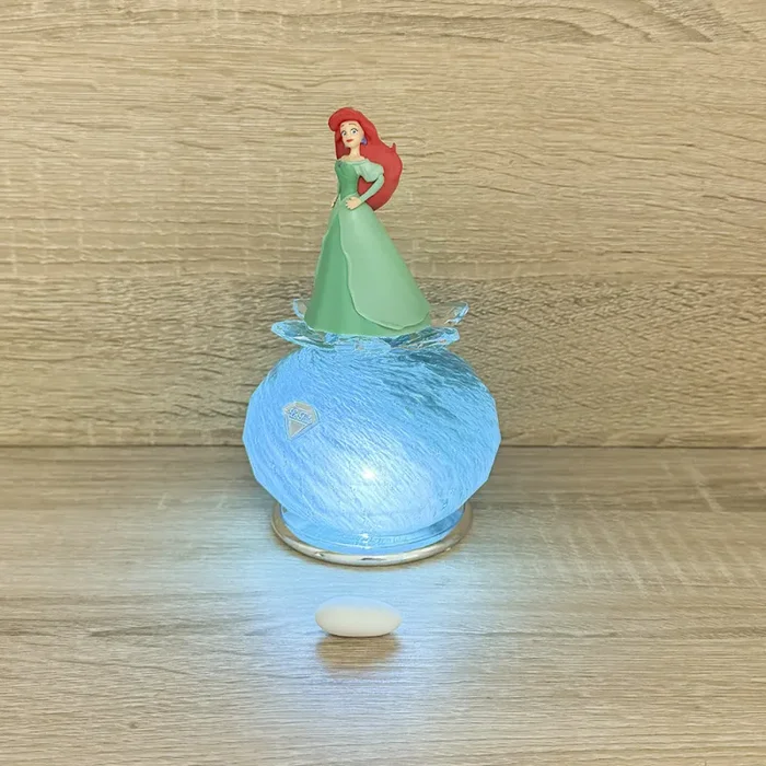 Lampada Led con Ariel Disney Orchidea Bomboniere - immagine 2
