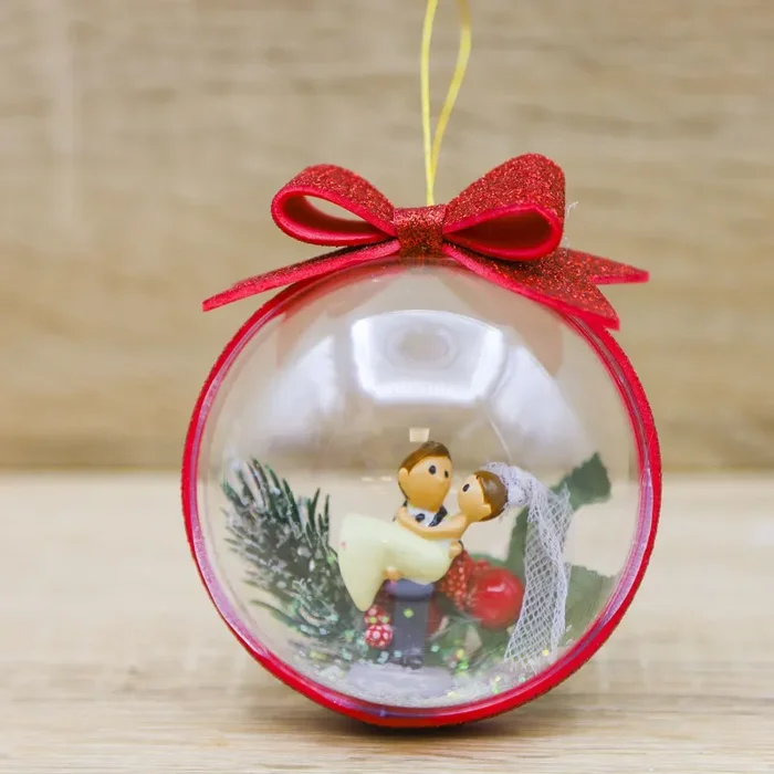 Palla di Natale Rossa con Sposi - immagine 2