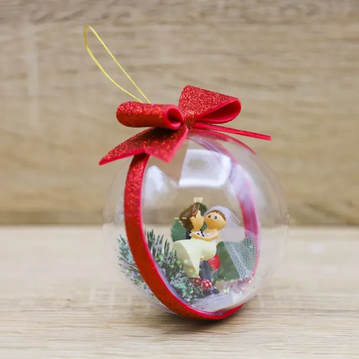 Palla di Natale Rossa con Sposi - immagine 3