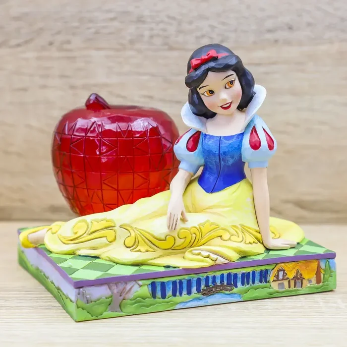 Principessa Biancaneve con Mela Disney Traditions Sconti - immagine 2