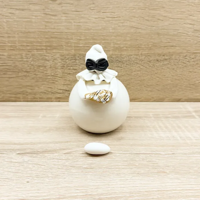 Pulcinella con Sfogliatella Bella Napoli