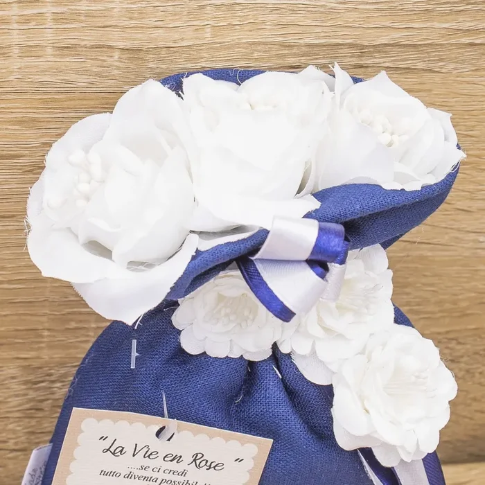 Sacchetto Blu con Fiori e Sali Profumati Francesi La Vie en Rose - immagine 2