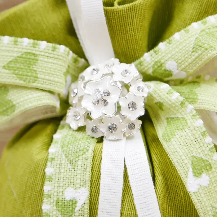 Sacchetto Verde con Spilla Fiorellini Online - immagine 2