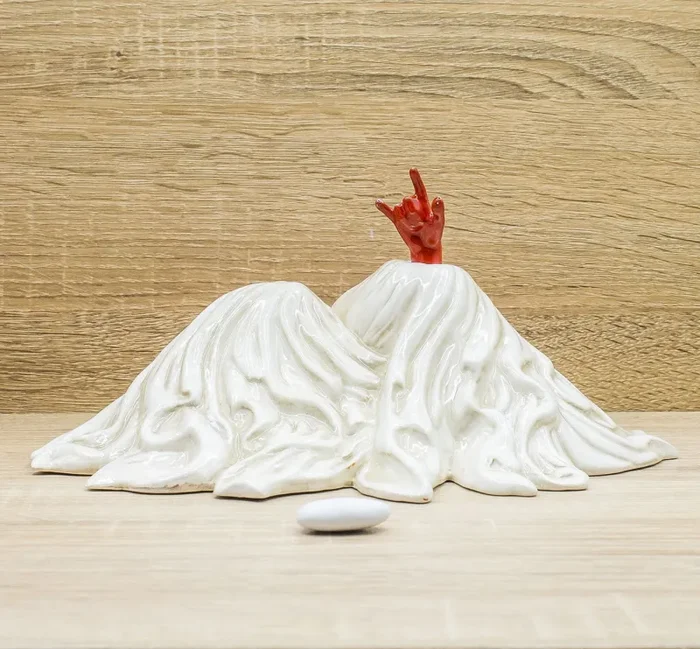 Scultura “La Napoli Misteriosa” Vesuvio con Corna Macrì Online ora