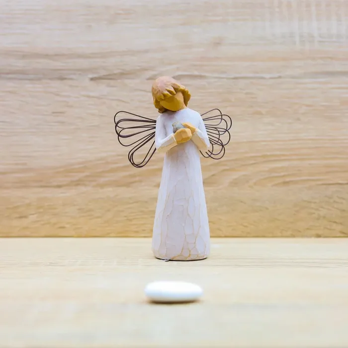 Statuina “Angelo della Guarigione” Willow Tree