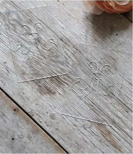 Stencil – French Lily – misura 6 x 4,5 cm