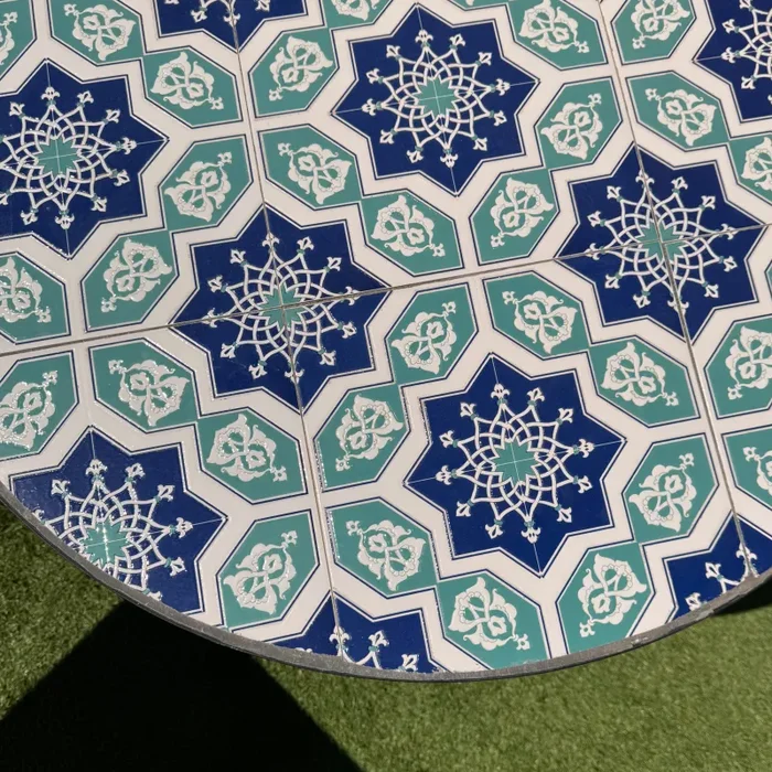 Tavolo rotondo da giardino in metallo con mosaico – Capri - immagine 2