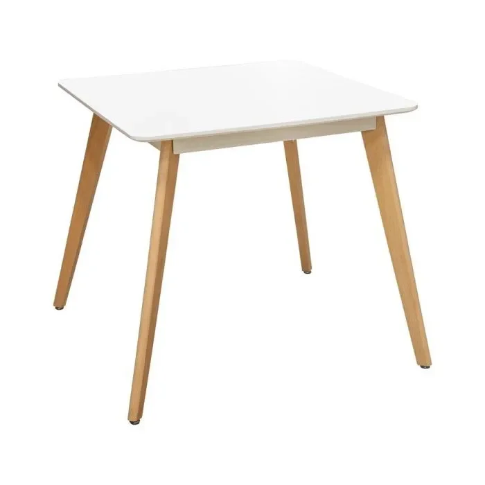 Tavolo scandinavo con gambe in legno – Helma