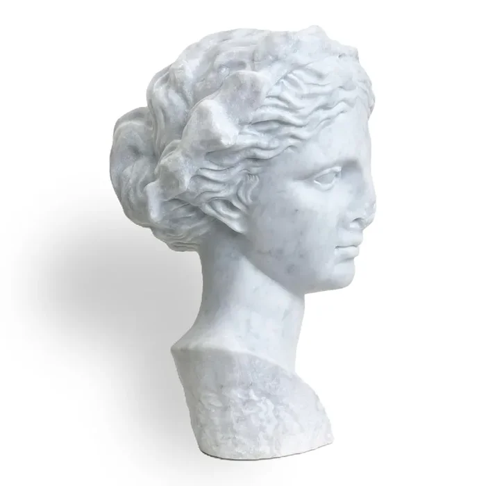 Thalia Musa della Commedia – Testa Scolpita in marmo di Carrara - immagine 2