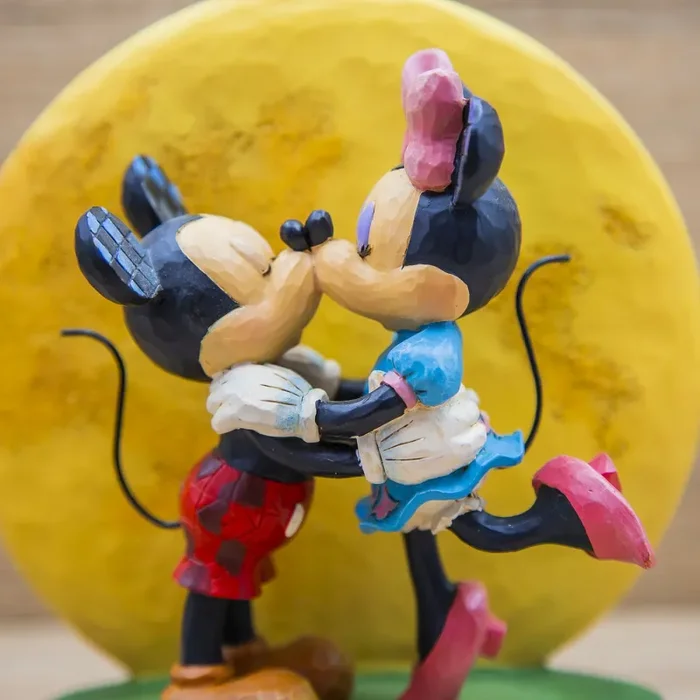 Topolino e Minnie “Il Bacio al Chiaro di Luna” Disney Traditions Moda - immagine 2